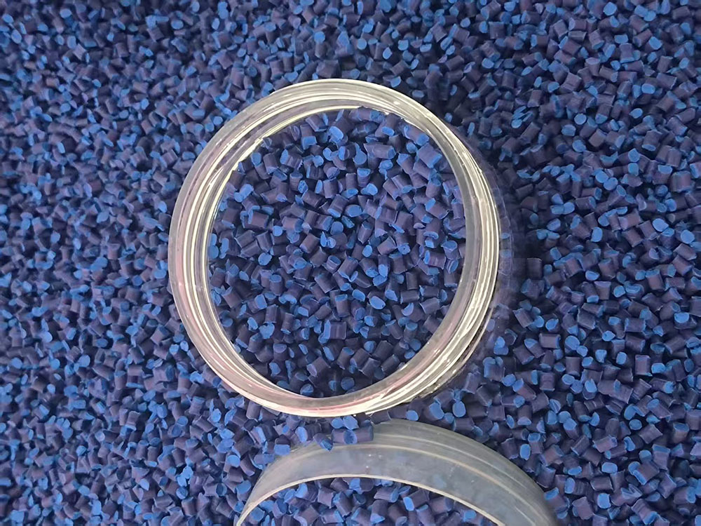 用色母粒给手机壳上色成本高不高